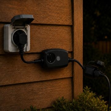 Tussenstekker met schemerschakelaar en tijdschakelklok - IP44